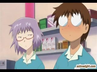 Japoniškas anime sunkimas bigtits ir gėrimas pienas