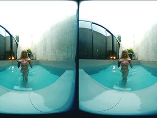 3d-vr clamă - blonda asiatic cu mare tate în piscina