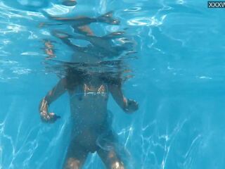 Ujumine bassein veeall alasti goddess bonnie dolce