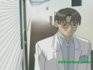 Sensacingas krūtinga anime scientist eina libidinous ir dulkina pacientas
