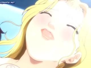 Utmerket anime blond gnir en penis med henne pupper