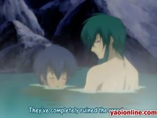 Par av hentai gutta får exceptional bad i en basseng