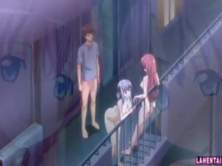 To hentai jenter knullet utendørs av henspeiler i trekant