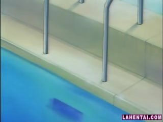 Animasi pornografi kue di pakaian renang mendapat kacau di itu kolam renang