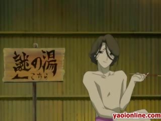 Ζευγάρι του hentai striplings να πάρει sensational λούτρο σε ένα πισίνα